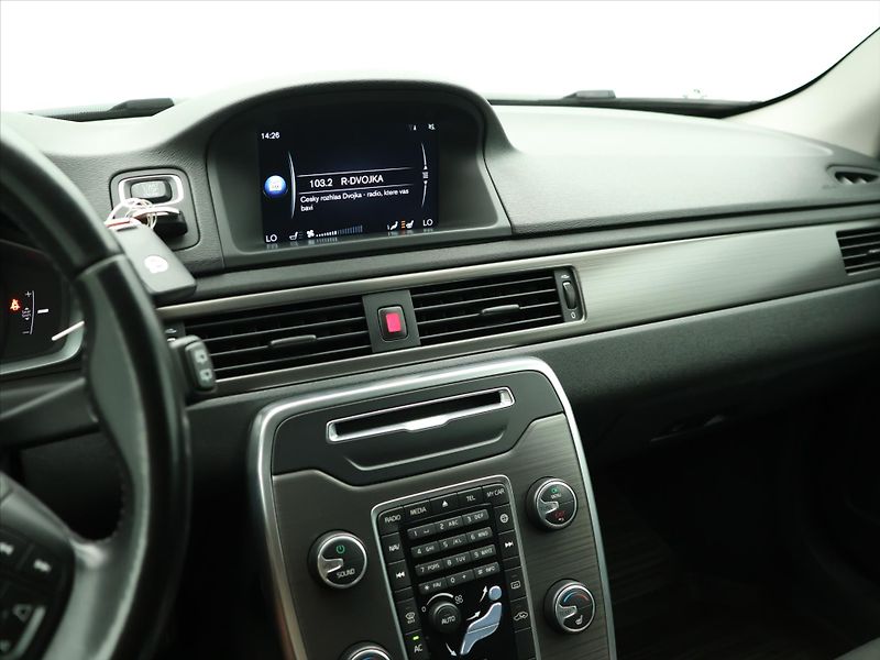Volvo V70 2.0 D3 110kW Navi - fotka 21 z 31