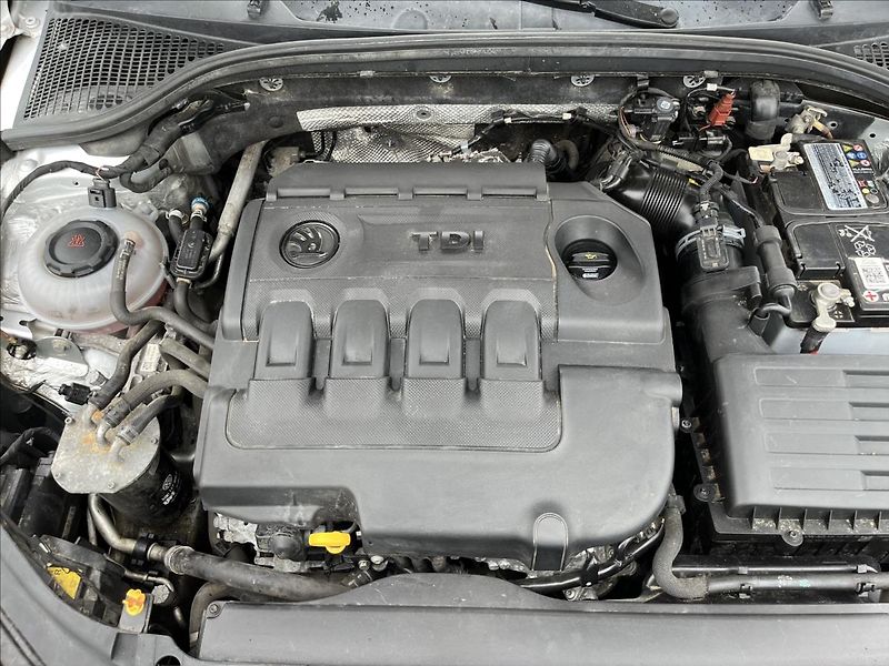 Škoda Octavia 1,6 TDi KLIMA TAŽNÉ SERVIS - fotka 28 z 34