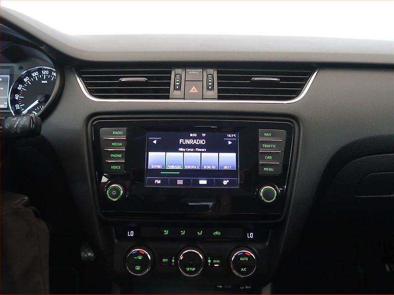 Škoda Octavia (2015) 1.6 TDI, Navi, Tempomat - fotka 12 z 13