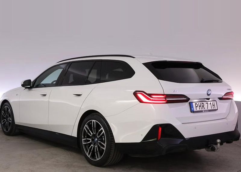 BMW i5 eDrive40 Touring M SoH 97% Taž - fotka 3 z 26