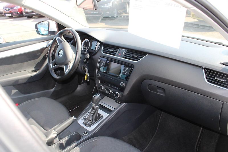 Škoda Octavia (2015) 1,6TDI XENONY TEMPOMAT ALU DSG - fotka 16 z 21