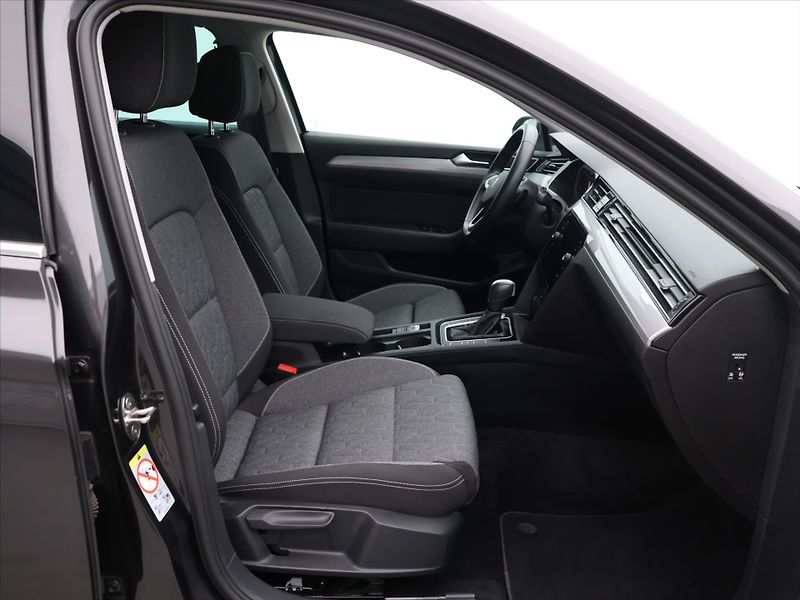 Volkswagen Passat 2,0 TDI 110kW DSG Business DPH - fotka 11 z 25