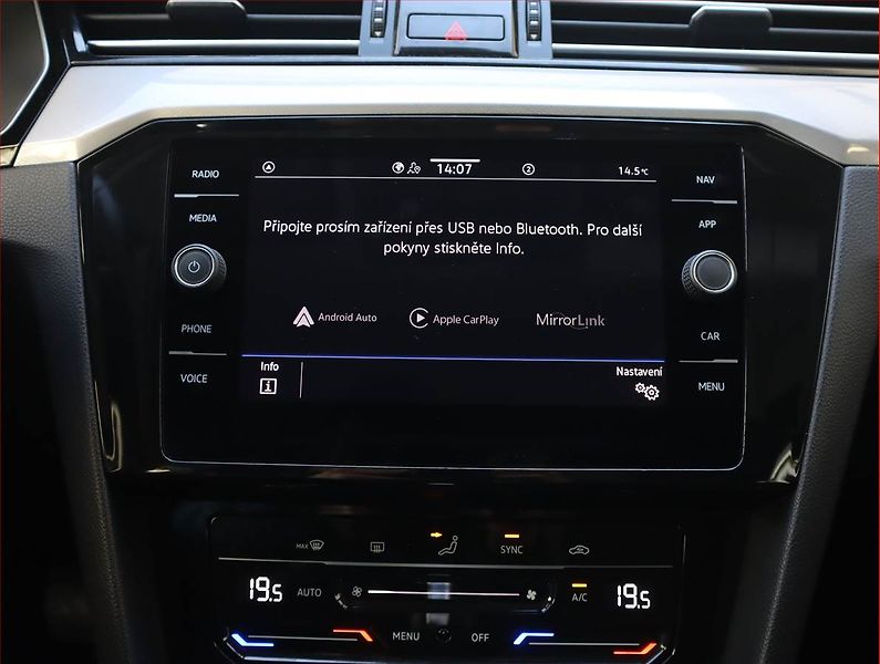 Volkswagen Passat (2021) Business 2.0 TDI, Automat - fotka 19 z 23