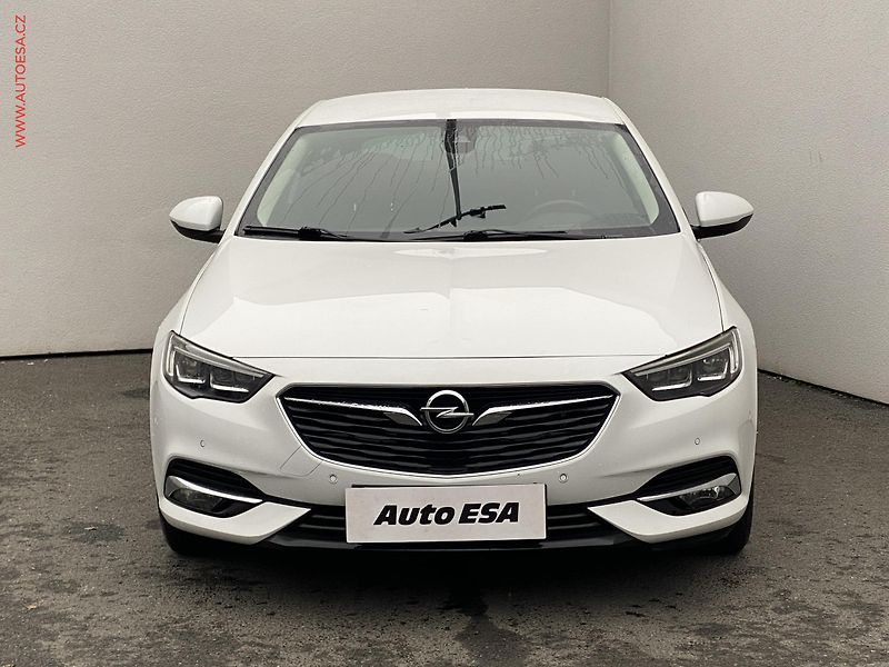 Opel Insignia (2018) 2.0 T 4x4, 2.maj,ČR - fotka 2 z 19