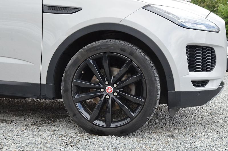 Jaguar E-Pace (2018) 2.0 D 132kW S AWD AT 1.MAJITEL - fotka 12 z 43