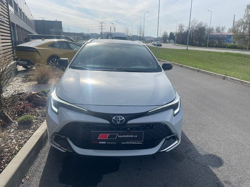 Toyota Corolla 1.8 Hybrid 140k Style - fotka 3 z 28