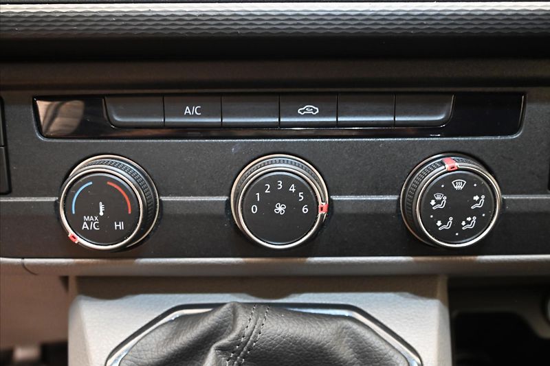 Volkswagen Transporter 2,0 TDI 81kW KLIMATempomat Zár - fotka 20 z 28