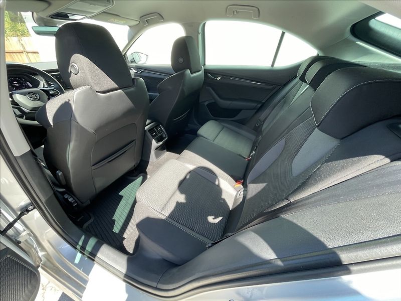 Škoda Octavia 2,0 TDI DSG Ambition Plus LED - fotka 17 z 24