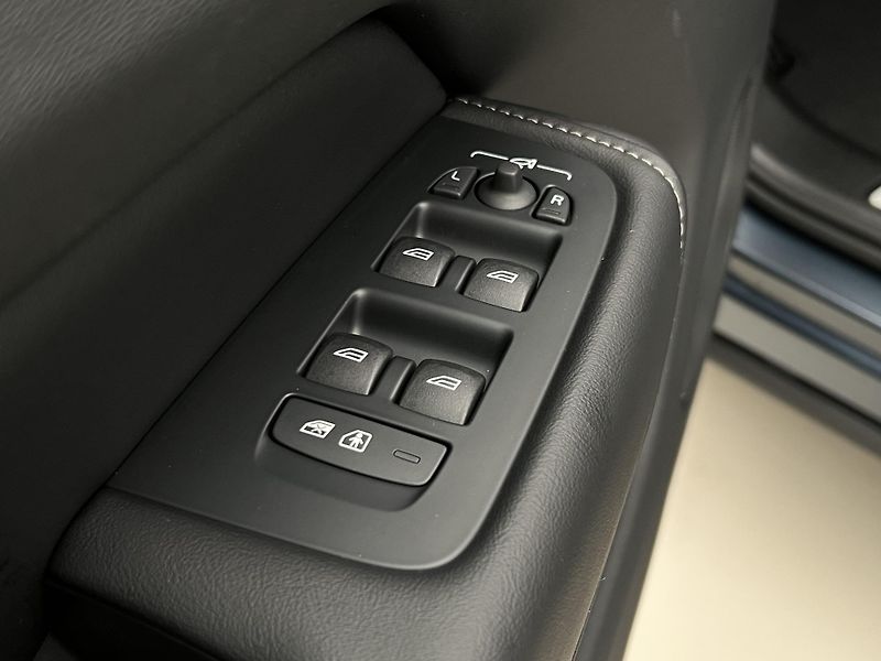 Volvo XC60 B5 AWD PLUS DARK AUT 1.maj. - fotka 41 z 42