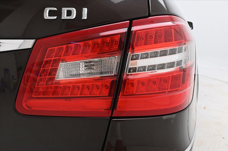 Mercedes-Benz Třídy E 3,0 350 CDi 195 kW Plný servis - fotka 30 z 31
