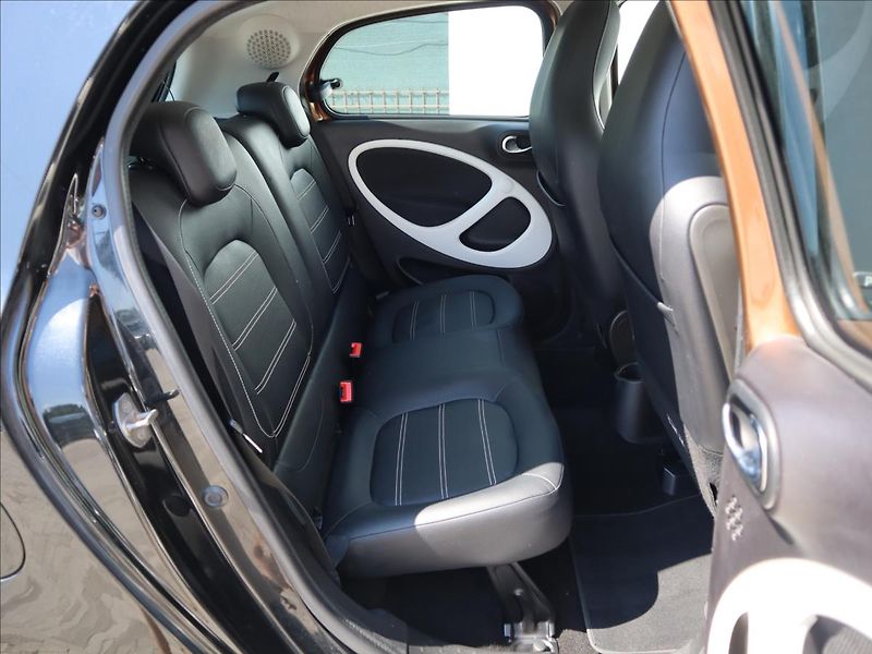 Smart Forfour 1,0 i Prime, kamera, navi, 2 s - fotka 21 z 31