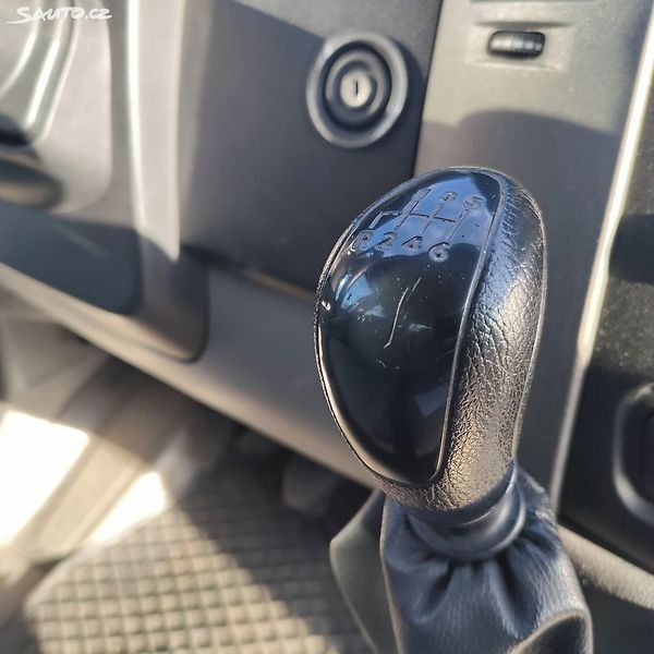Volkswagen Crafter 7MÍST,KRÁSNÝ,SERVIS,DLOUHÝ3,5M - fotka 10 z 23
