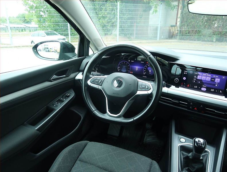 Volkswagen Golf (2021) Life 1.5 TSI, ČR,1.maj - fotka 7 z 21