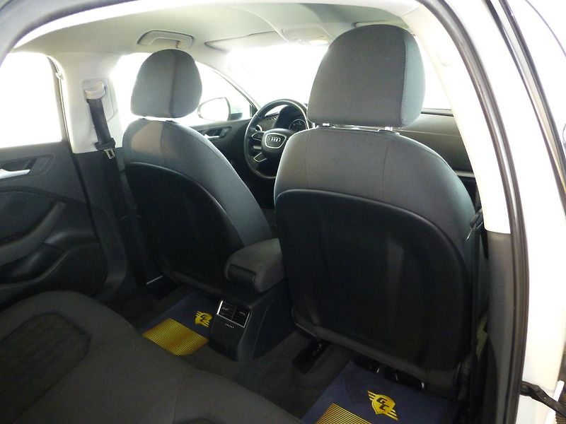 Audi A3 (2013) 2,0TDI-110KW**NAVIGACE**PARK.S - fotka 20 z 24