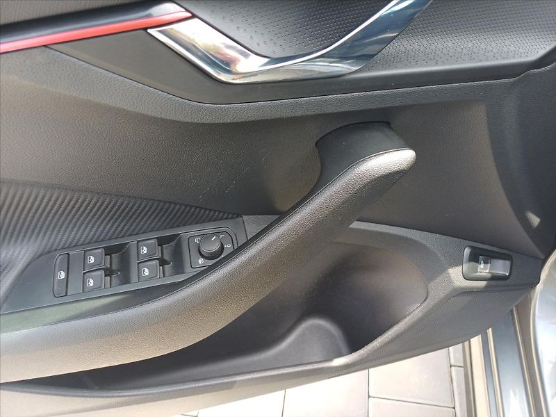 Škoda Kamiq 1,0   1.0TSI 85Kw MONTE CARLO - fotka 16 z 31