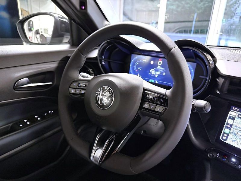 Alfa Romeo Junior (2026) Ibrida 1.2 Turbo Hybrid 145k * - fotka 15 z 16