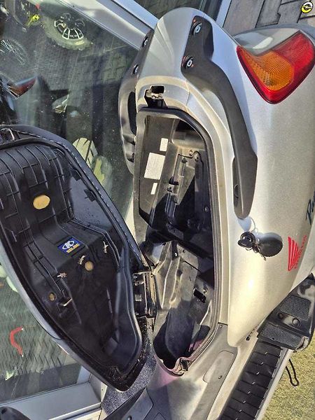 Honda FES 150 Pantheon (2000) - fotka 13 z 18