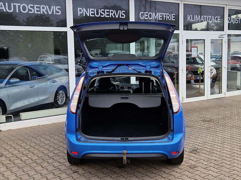 Ford Focus 1,6 TDCi NOVÉTURBO SERVI TAŽNÉ - fotka 9 z 29