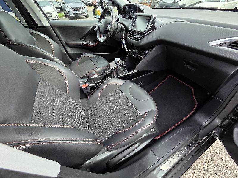 Peugeot 2008 (2019) 1.2 PT 130 GT line MAN 6 - fotka 12 z 30