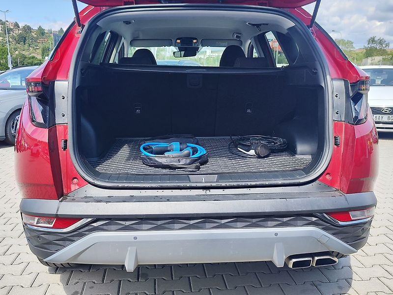Hyundai Tucson 1.6T-GDI/195kW Smart 4x4 PHEV - fotka 9 z 32
