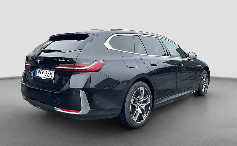 BMW Řada 5 530e xDrive Touring ada. temp. - fotka 7 z 19