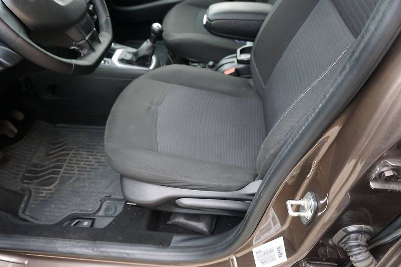 Peugeot 301 (2012) 1,6 1,Majitel  nové v ČR - fotka 8 z 29