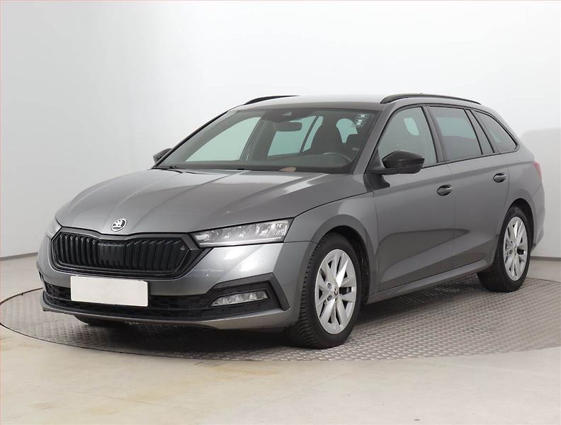 Škoda Octavia (2022) Ambition 1.0 TSI, Serv.kniha - fotka 2 z 21
