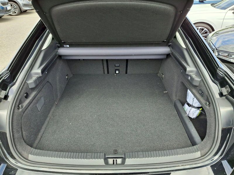 Škoda Superb (2026) iV L&K DSG 1,5TSi 150kW - fotka 8 z 35