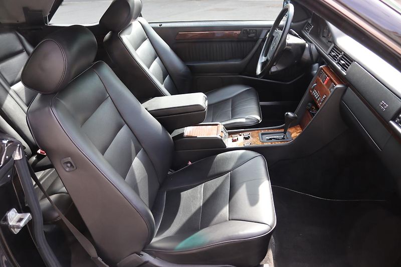 Mercedes-Benz 124 E320 CABRIO 162kW - fotka 39 z 50