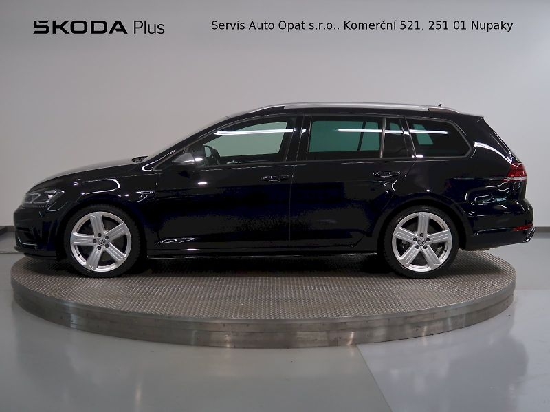 Volkswagen Golf (2020) R 2.0TSI 221KW 4MOT DSG - fotka 3 z 39