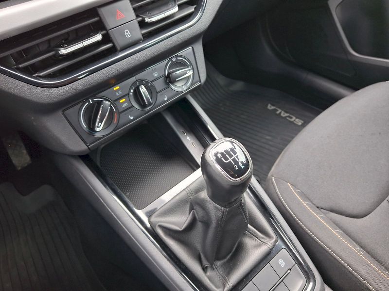 Škoda Scala (2023) Ambition 1,0TSi 81kW - fotka 24 z 33