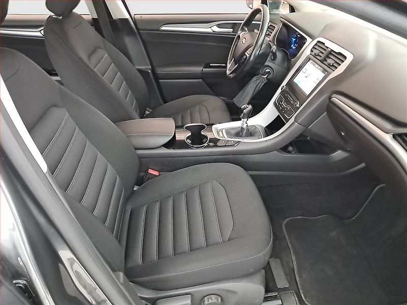 Ford Mondeo (2016) 2.0 TDCI, Navi, Tempomat - fotka 9 z 20