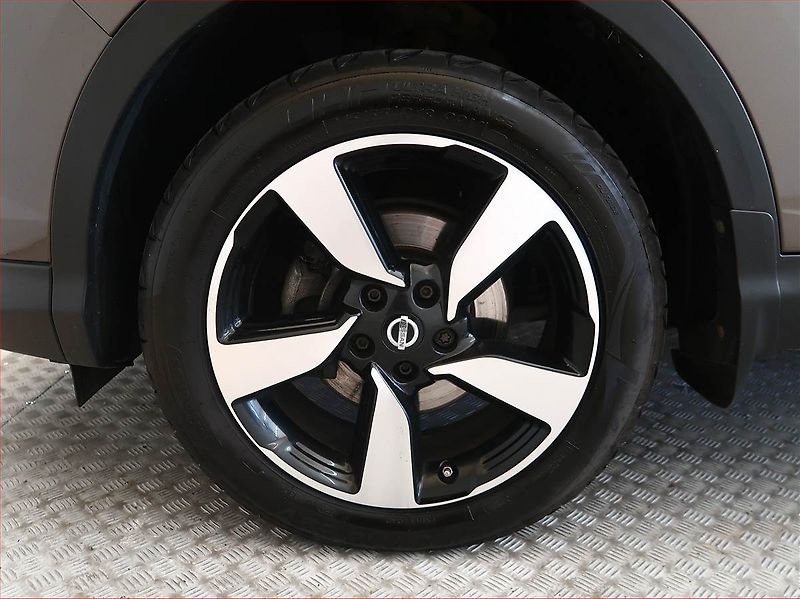 Nissan Qashqai (2016) 1.6 dCi, Serv.kniha, Navi - fotka 15 z 17