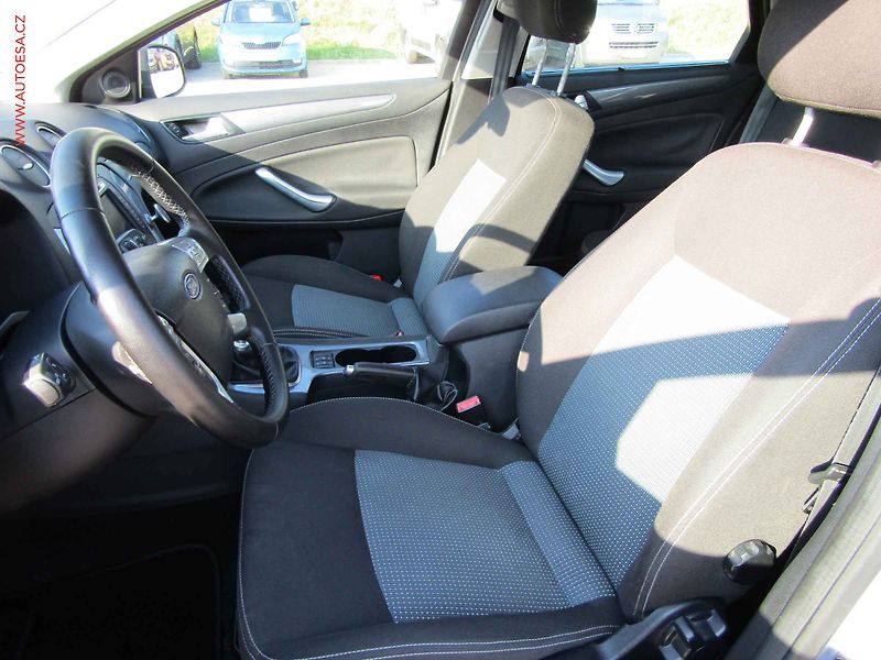 Ford Mondeo (2011) 2.0 TCDi, autoAC - fotka 8 z 17