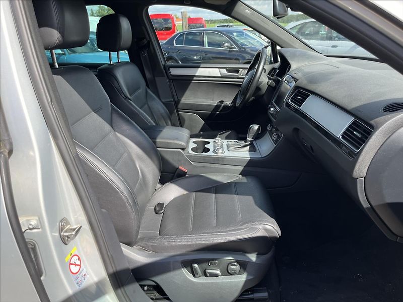 Volkswagen Touareg 3,0 TDi V6 180KW 4x4 TAŽNÉ - fotka 11 z 50