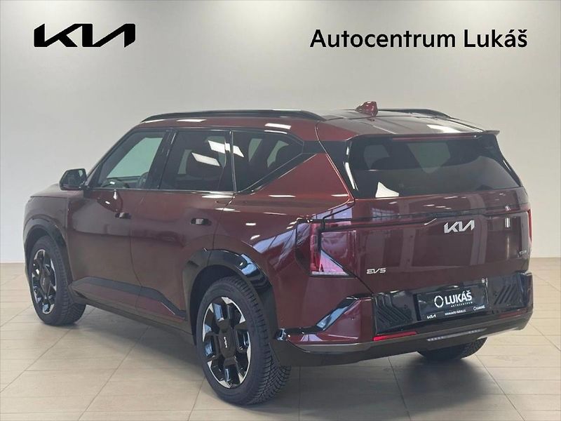 Kia EV5 (2026) 2,0 OV1 4x2 GT-LINE 160 KW + 8 - fotka 3 z 7