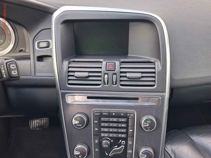 Volvo XC60 (2013) 2.4D5 4x4, ČR, servis.kniha - fotka 12 z 17