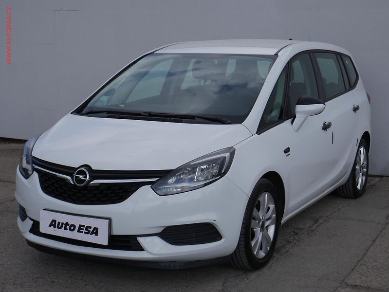 Opel Zafira (2016) 1.6 CDTi, AC, park.kamera - fotka 3 z 15