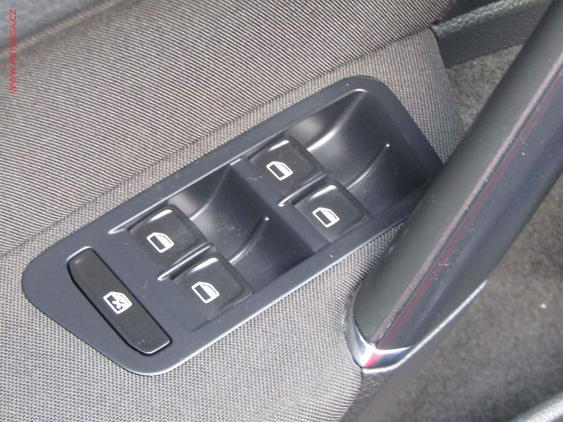 Volkswagen Golf (2013) 1.2 TSi, STK8/28 - fotka 11 z 17