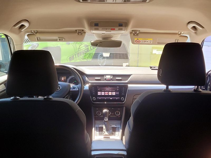 Škoda Superb TDi DSG 4x4 190k *CEBIA*       - fotka 18 z 49
