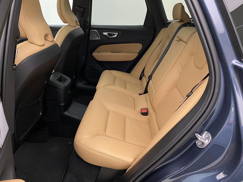 Volvo XC60 T8 AWD ULTRA BRIGHT REZERVACE - fotka 5 z 64
