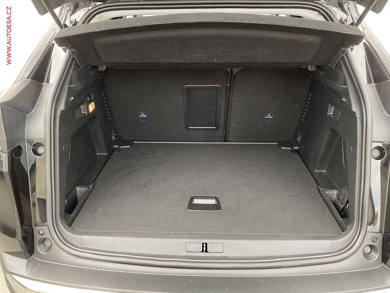 Peugeot 3008 (2022) 1.5 HDi, Allure, AT, navi - fotka 7 z 17