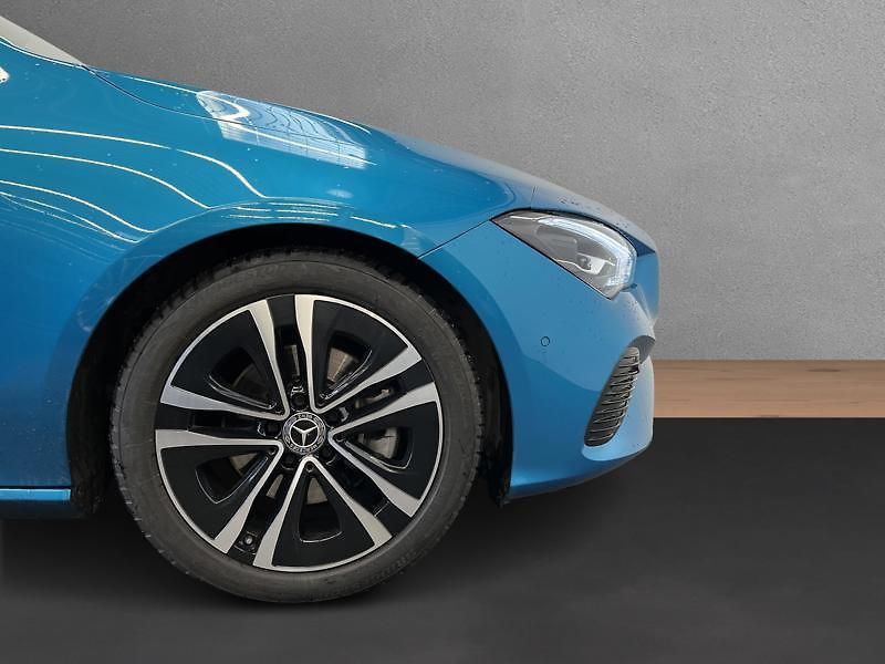 Mercedes-Benz CLA 180d Shooting Brake Progressiv - fotka 9 z 21