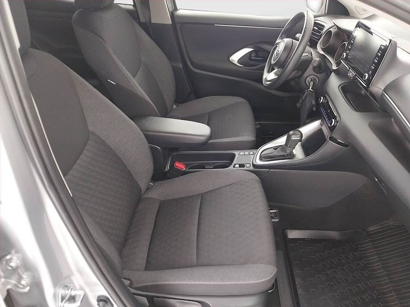 Toyota Yaris (2023) Style 1.5 VVT-i Hybrid - fotka 9 z 18