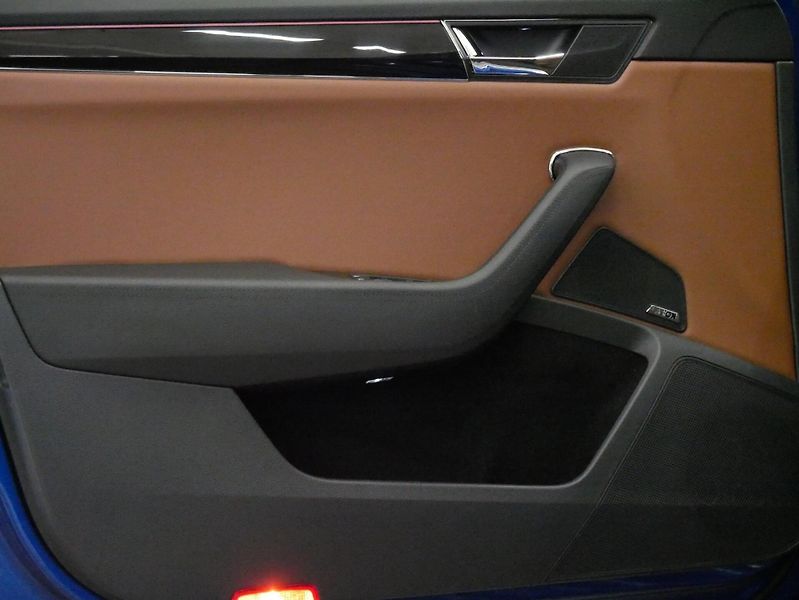 Škoda Superb - fotka 12 z 30