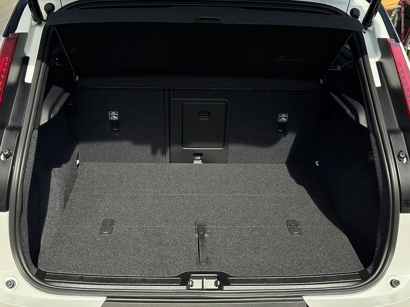 Volvo XC40 (2026) ULTRA B4, 360°, PIXEL LED, BLA - fotka 14 z 23