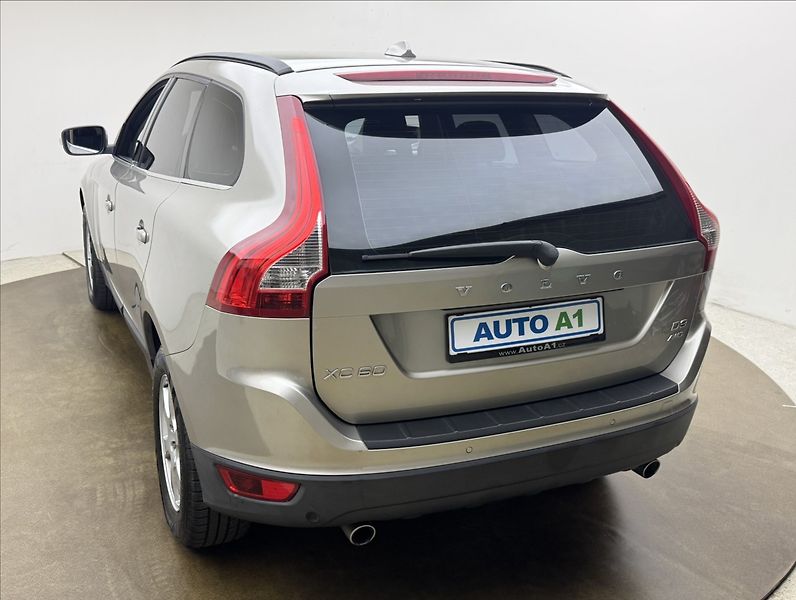 Volvo XC60 2,4 D3 4X4 AUT. VÝHŘEV LED ČR - fotka 6 z 40