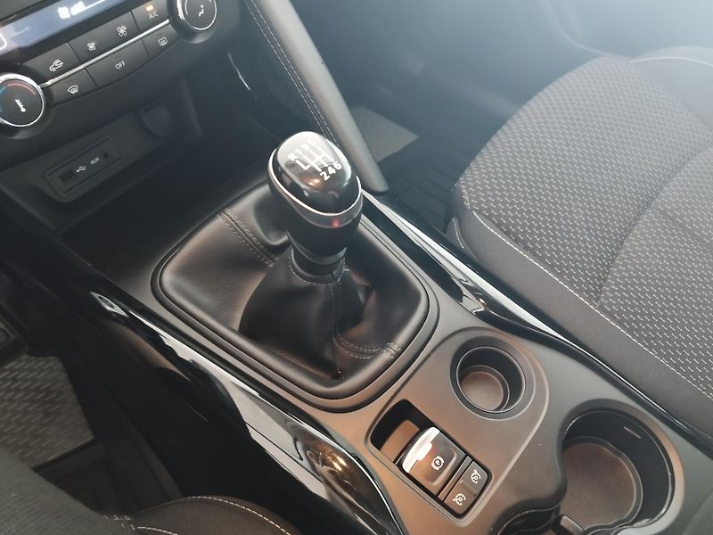Renault Kadjar (2017) 1,2TCE,96KW,LED,ALU,SERVISKA - fotka 26 z 34