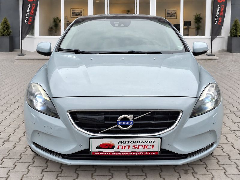 Volvo V40 (2012) 2.0D3 110kW AUT -1.MAJITEL - fotka 3 z 37