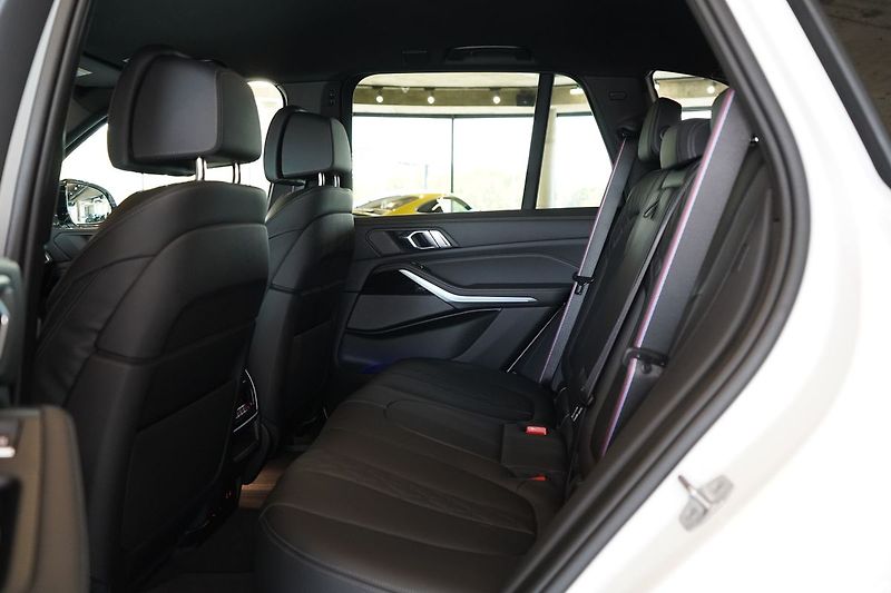 BMW X5 40d xDrive, Vzduch, Tažné, HUD - fotka 43 z 47
